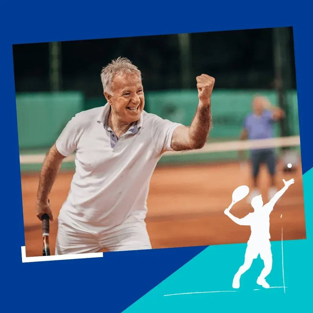 Séjour tennis : un joueur qui célèbre un point, poing serré, sur un court en terre battue